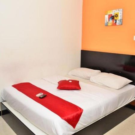 Oyo 91087 Hotel Dspark Port クラン エクステリア 写真