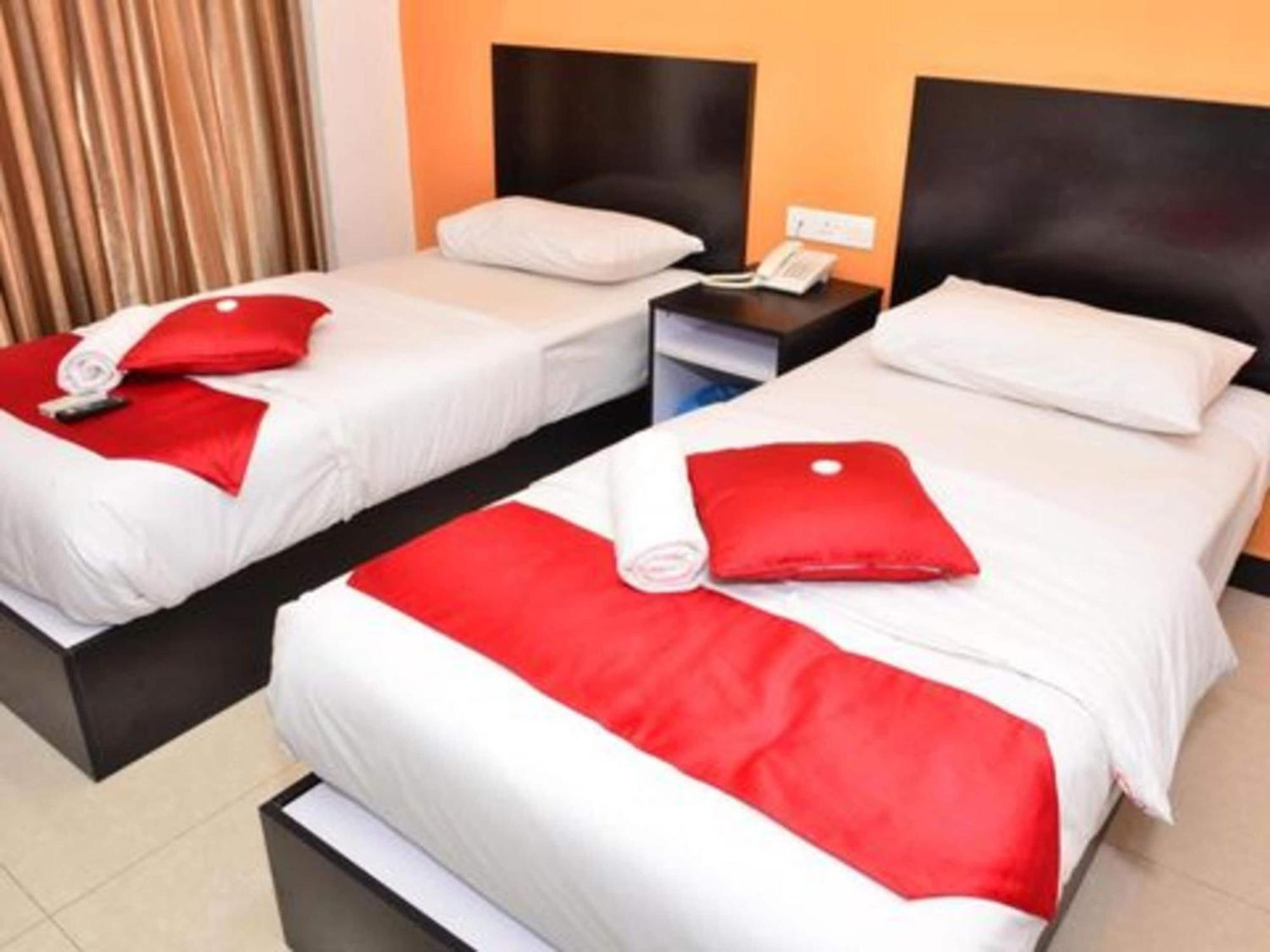 Oyo 91087 Hotel Dspark Port クラン エクステリア 写真