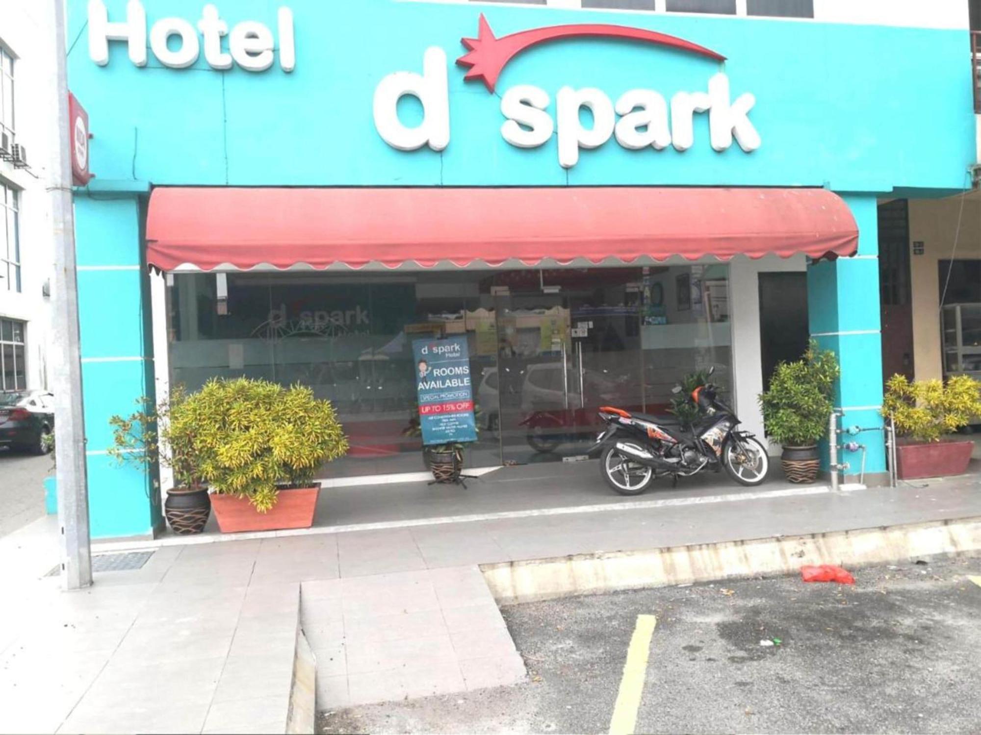 Oyo 91087 Hotel Dspark Port クラン エクステリア 写真