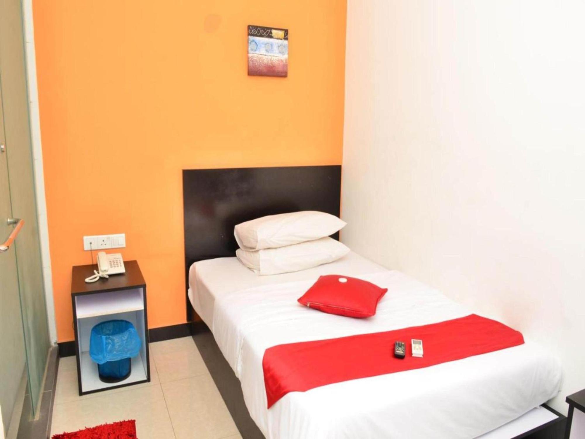 Oyo 91087 Hotel Dspark Port クラン エクステリア 写真