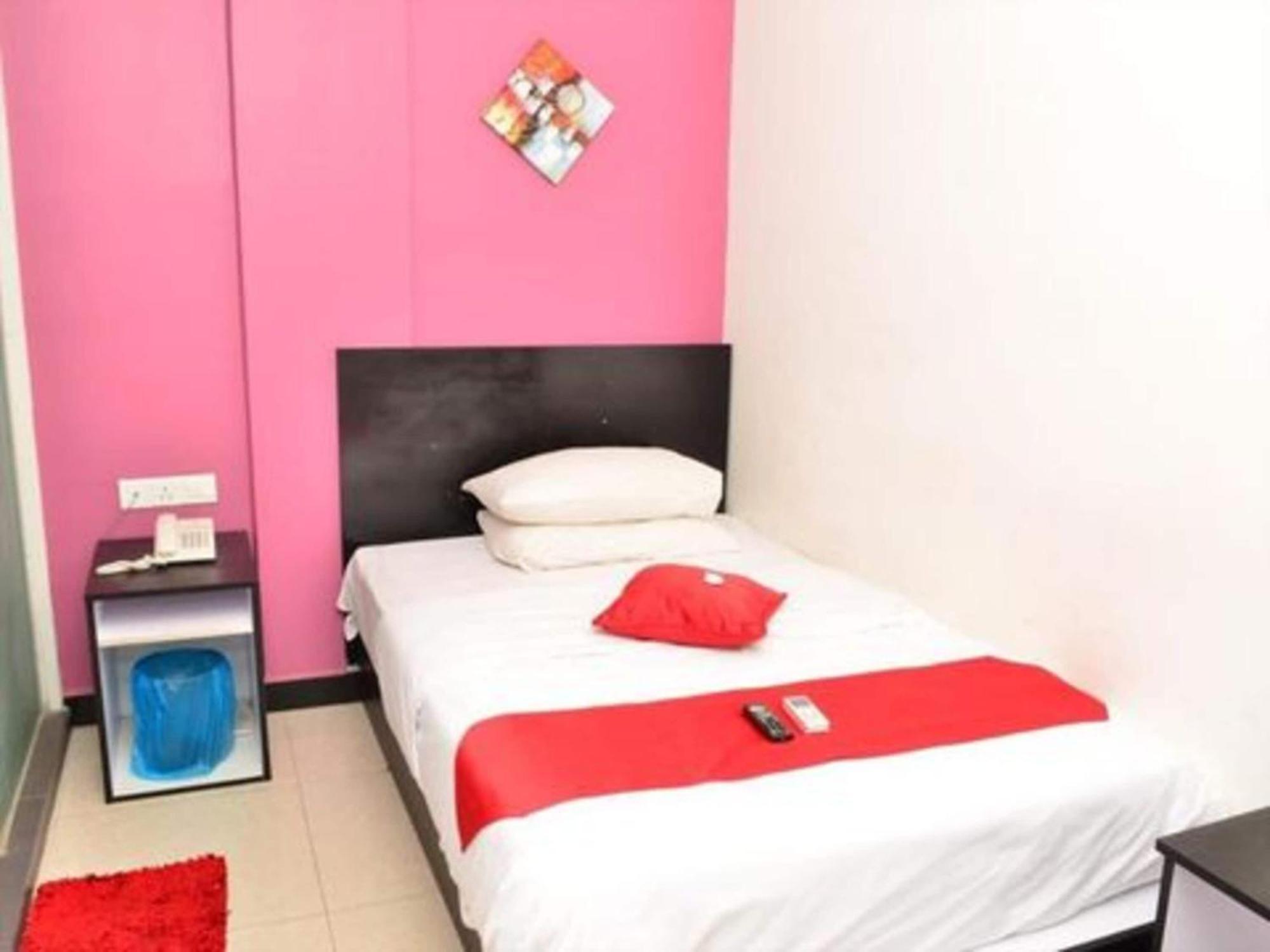 Oyo 91087 Hotel Dspark Port クラン エクステリア 写真
